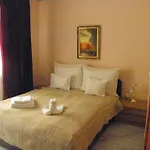 Kristaly Apartman Bed & Breakfast