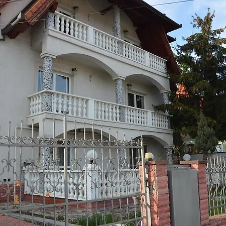 Kristaly Apartman