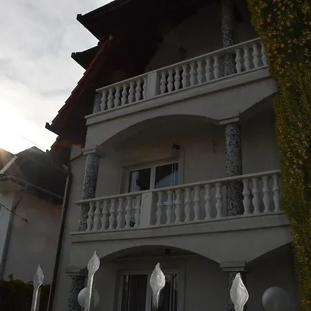 Kristaly Apartman Bed & Breakfast Hévíz