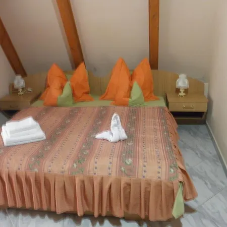 Kristaly Apartman Alojamento de Acomodação e Pequeno-almoço