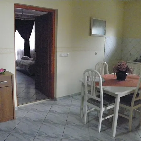 Kristaly Apartman *