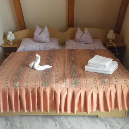 Alojamento de Acomodação e Pequeno-almoço Kristaly Apartman