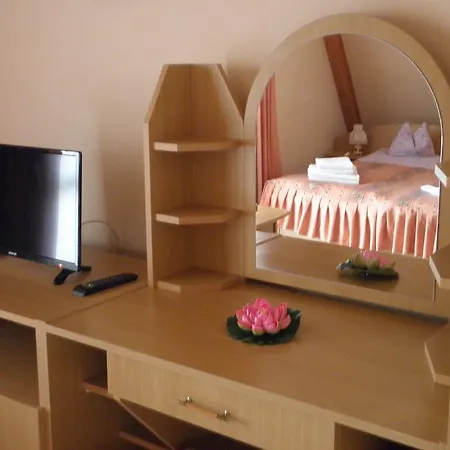 Kristaly Apartman Alojamento de Acomodação e Pequeno-almoço Hévíz