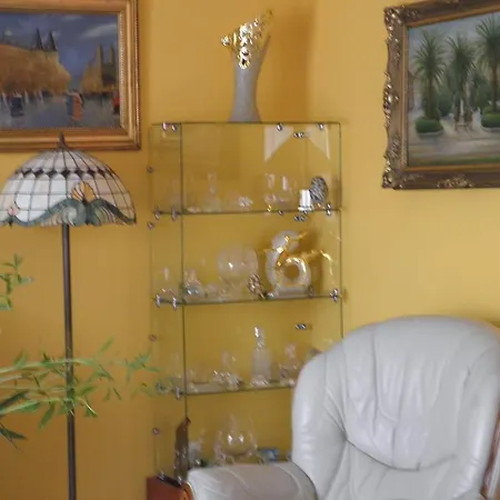 Kristaly Apartman Bed & Breakfast