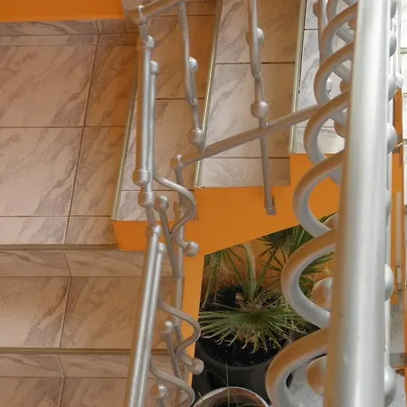 Kristaly Apartman Bed & Breakfast *