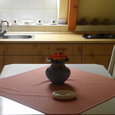 Bed & Breakfast Kristaly Apartman *