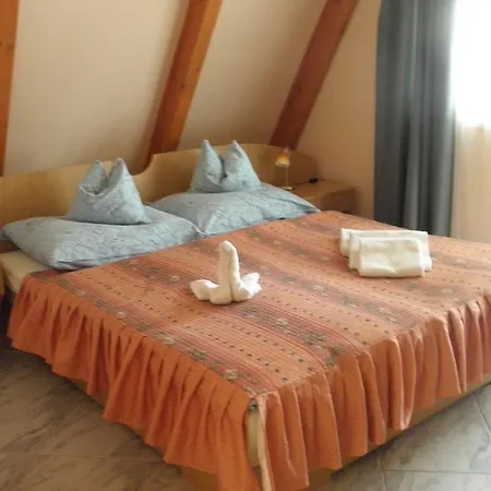 Kristaly Apartman Bed & Breakfast Hévíz