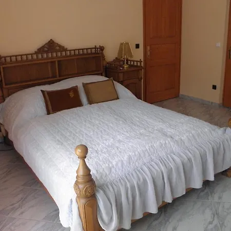 Alojamento de Acomodação e Pequeno-almoço Kristaly Apartman