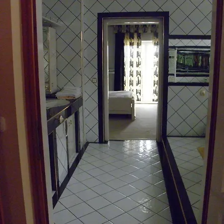 Kristaly Apartman Bed & Breakfast