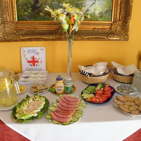 Kristaly Apartman Bed & Breakfast *