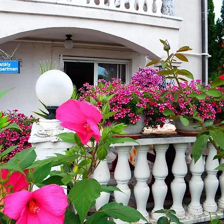 Kristaly Apartman Panzió