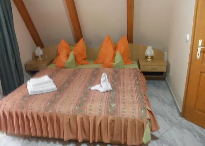 Kristaly Apartman B&B