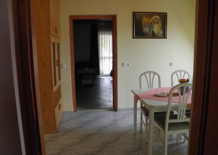 Kristaly Apartman