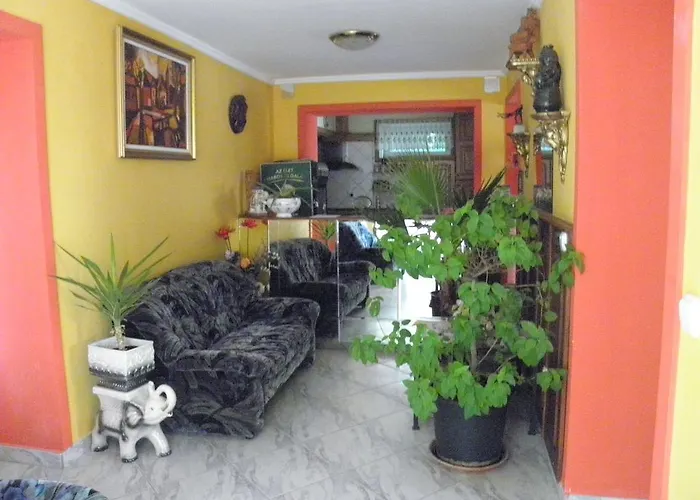 Kristaly Apartman B&B
