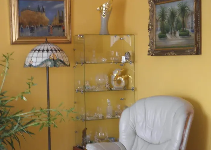 Kristaly Apartman Frühstückspension