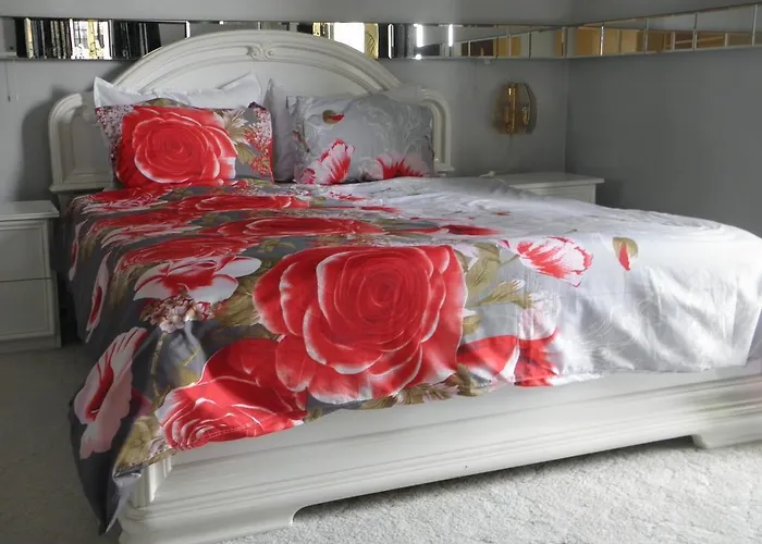 Kristaly Apartman B&B