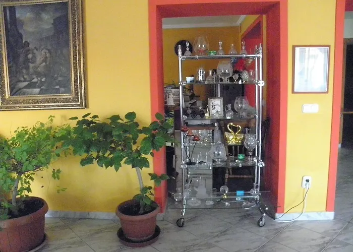 Kristaly Apartman B&B *