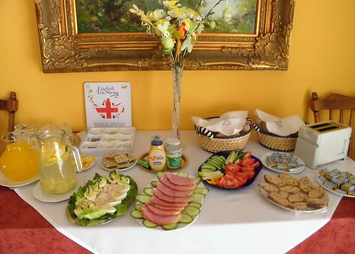 Kristaly Apartman B&B *